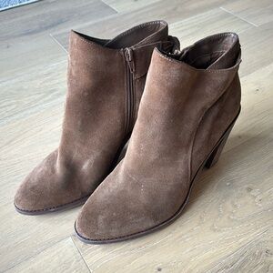 Vince Camuto Brown Suede Bootie🤎